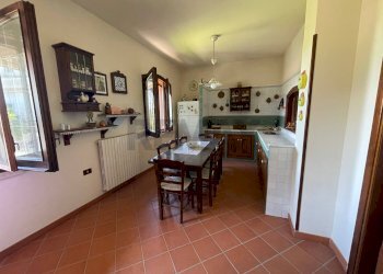 Sala da pranzo - Villa Via avellino
 
6-8, Amorosi - photo 26