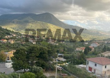Vista delle montagne - Terreno edificabile Via Marta
2, Montelepre - foto 10