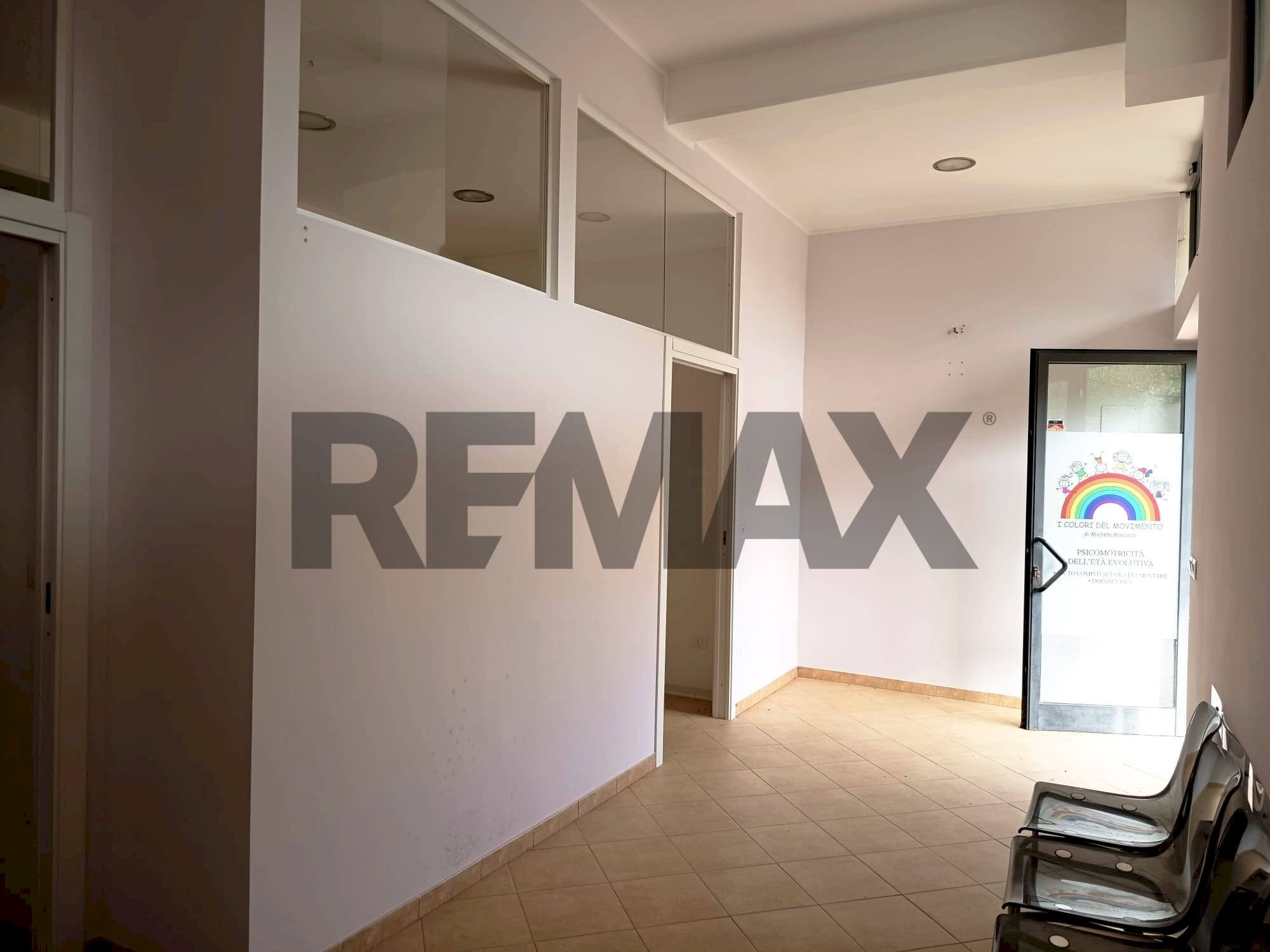 Hall / corridoio - Commercial Premises Via Piane
 
69, Bucchianico - photo 1