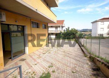 Terrazza - Commercial Premises Via piane
69, Bucchianico - photo 8