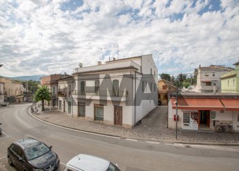 Edificio all\'aperto - Casa semi indipendente Corso I Maggio
 
138, Scafa - foto 17