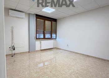 Stanza vuota - Office VIA D'AMATO
9, Campobasso - photo 9