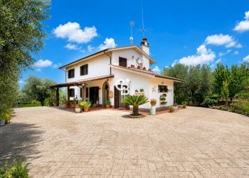 Foto 1 - Villa Strada Cassia Sud
 
121/B, Viterbo - photo 1