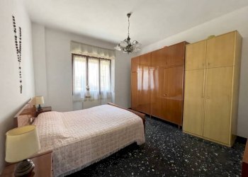 Camera da letto - Three-room apartment via Caduti della Libertà, Tortona - photo 4