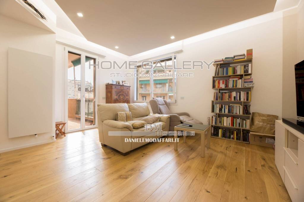 Soggiorno - Appartamento via San Pio X, Genova (zona Albaro) - foto 3