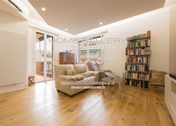 Soggiorno - Appartamento via San Pio X, Genova (zona Albaro) - foto 3