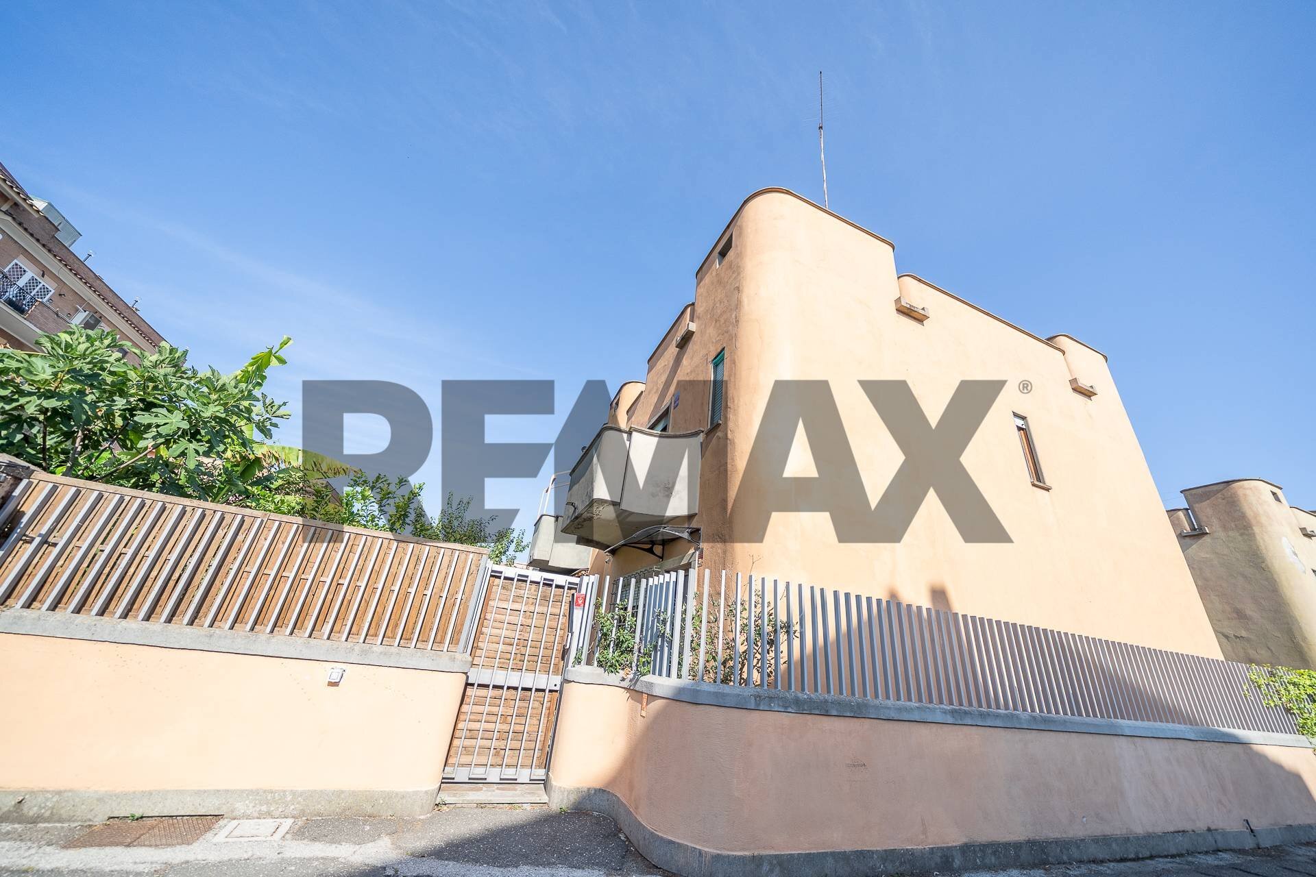 Edificio all\'aperto - Casa semi indipendente Viale Della Repubblica
44/A1, Marino - foto 2