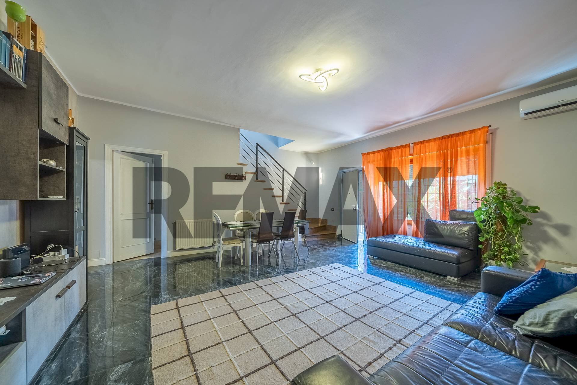 Sala da pranzo - Casa semi indipendente Viale Della Repubblica
 
44/A1, Marino - foto 1