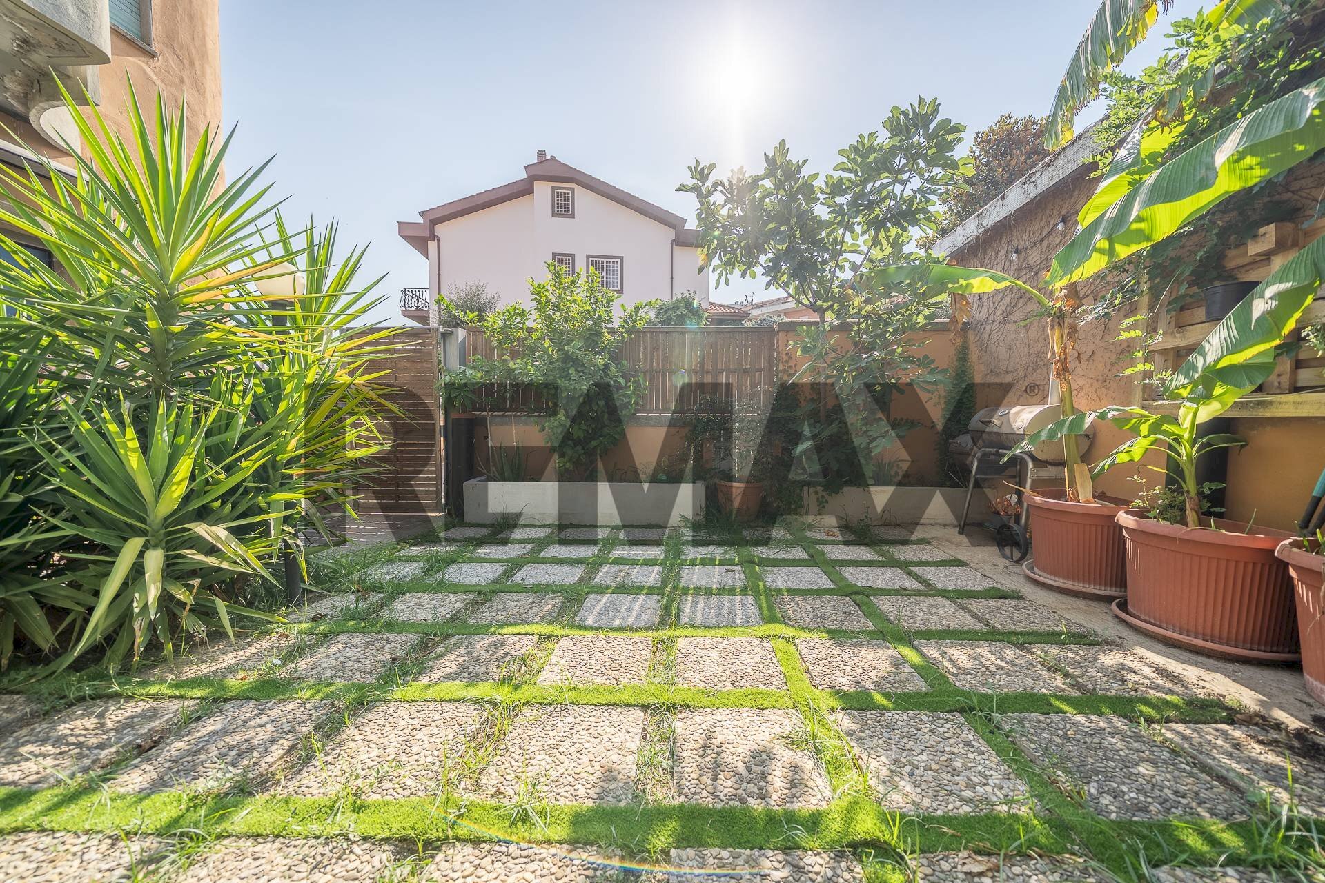 Giardino - Casa semi indipendente Viale Della Repubblica
44/A1, Marino - foto 2