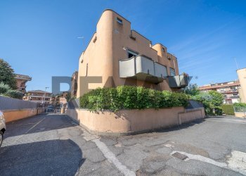 Edificio all\'aperto - Casa semi indipendente Viale Della Repubblica
 
44/A1, Marino - foto 3