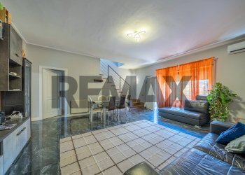 Sala da pranzo - Casa semi indipendente Viale Della Repubblica
 
44/A1, Marino - foto 1