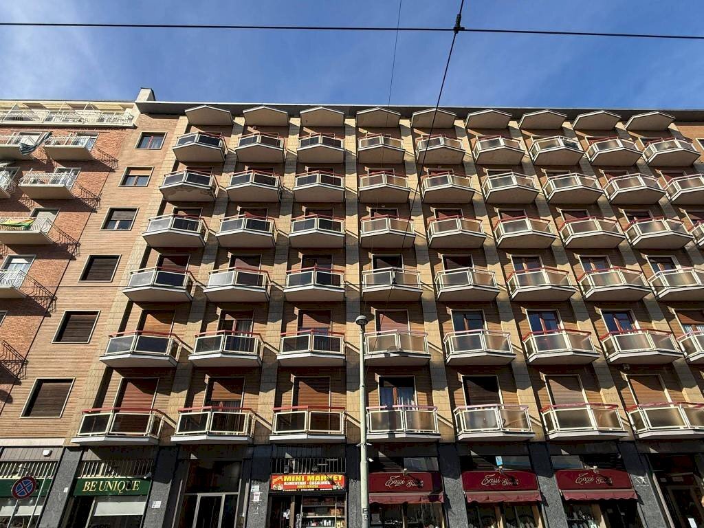 Facciata - Quadrilocale corso Giulio Cesare, 203, Torino (zona Rebaudengo) - foto 1