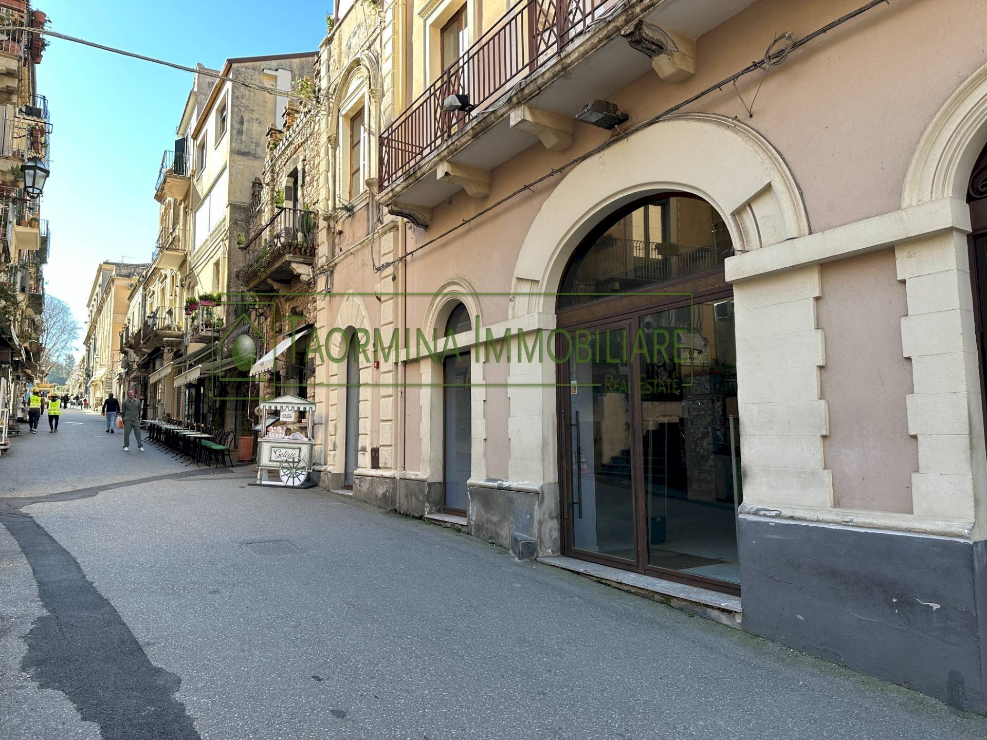 Foto 1 - Negozio Via Teatro Greco
 
11, Taormina - foto 1