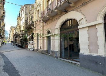 Foto 1 - Negozio Via Teatro Greco
 
11, Taormina - foto 1