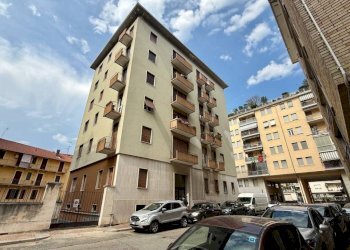 Facciata - Appartamento via Ignazio De Genova di Pettinengo, 6, Biella - foto 1