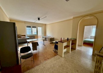Salone - Appartamento via Ignazio De Genova di Pettinengo, 6, Biella - foto 5