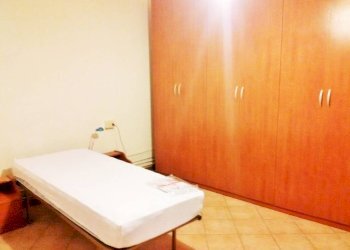 Camera da letto - Quadrilocale via Giuseppe Petroni, 19, Bologna (zona San Vitale) - foto 13