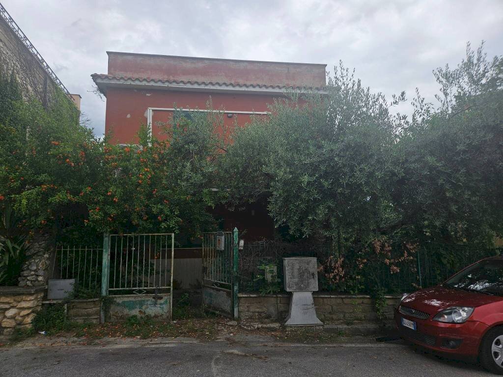 Facciata - Villa via Roma, Fara in Sabina - foto 1