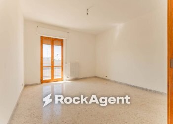 Camera da letto - Three-room apartment via Caprera, 14, Bitonto - photo 5