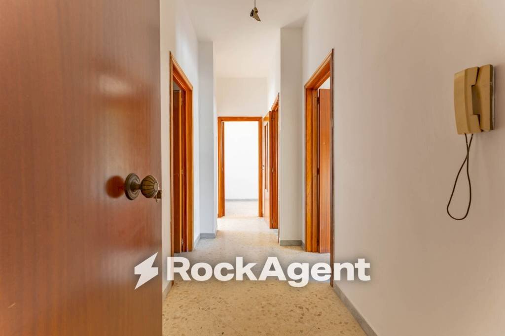 Corridoio - Three-room apartment via Caprera, 14, Bitonto - photo 2