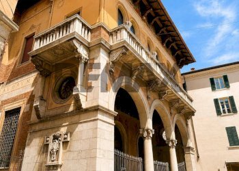 Stable - Palace Corso Camillo Benso Conte Di Cavour, 7
Centro storico pregiato, Brescia (neighborhood Centro Storico Pregiato) - photo 4
