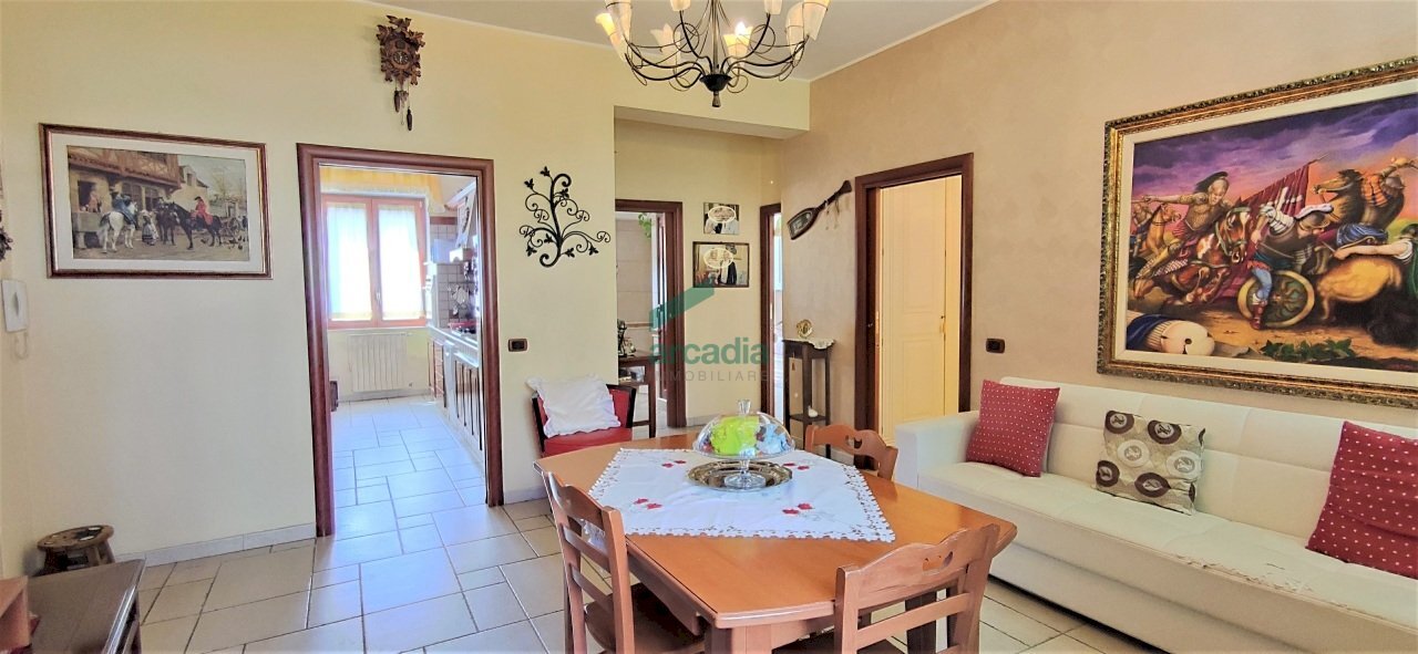 soggiorno - Four-room apartment Via Peucetia 72, Bari - photo 3