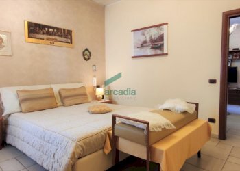 camera da letto - Quadrilocale Via Peucetia 72, Bari - foto 6