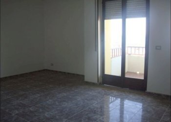 salone - Four-room apartment Viale Aldo Moro 4, Bova Marina - photo 5