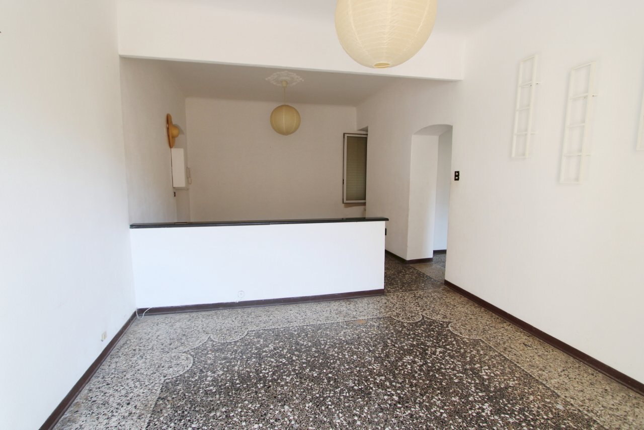Soggiorno - Four-room apartment Via Palestro, Genova (neighborhood Castelletto) - photo 3