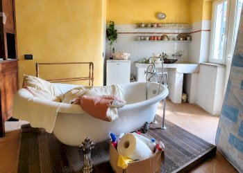 ChatGPT Image 14 lug 2026, 16_31_29 - Four-room apartment at auction Piazza V. Emanuele 27, Varese Ligure - photo 1