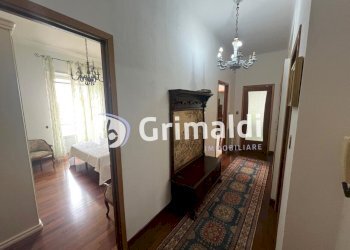 Corridoio - Three-room apartment Via Alessandro di Gifflenga 7, Vercelli - photo 2