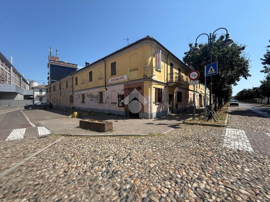 Four-room apartment Corso Amedeo D'Aosta, Robbio - photo 1