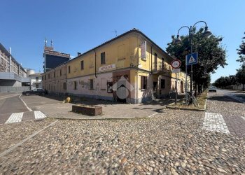Four-room apartment Corso Amedeo D'Aosta, Robbio - photo 1