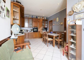 Three-room apartment Corso casale, Torino (neighborhood Borgo Po) - photo 1