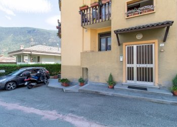 Facciata ingresso - Quadrilocale Frazione Saint Maurice, 64, Sarre - foto 22