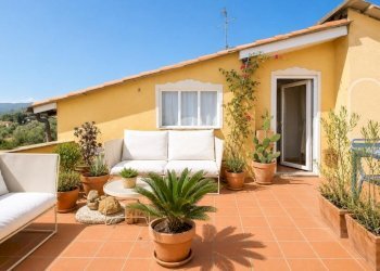 Semi-detached house Via S. Antonio, Imperia - photo 2