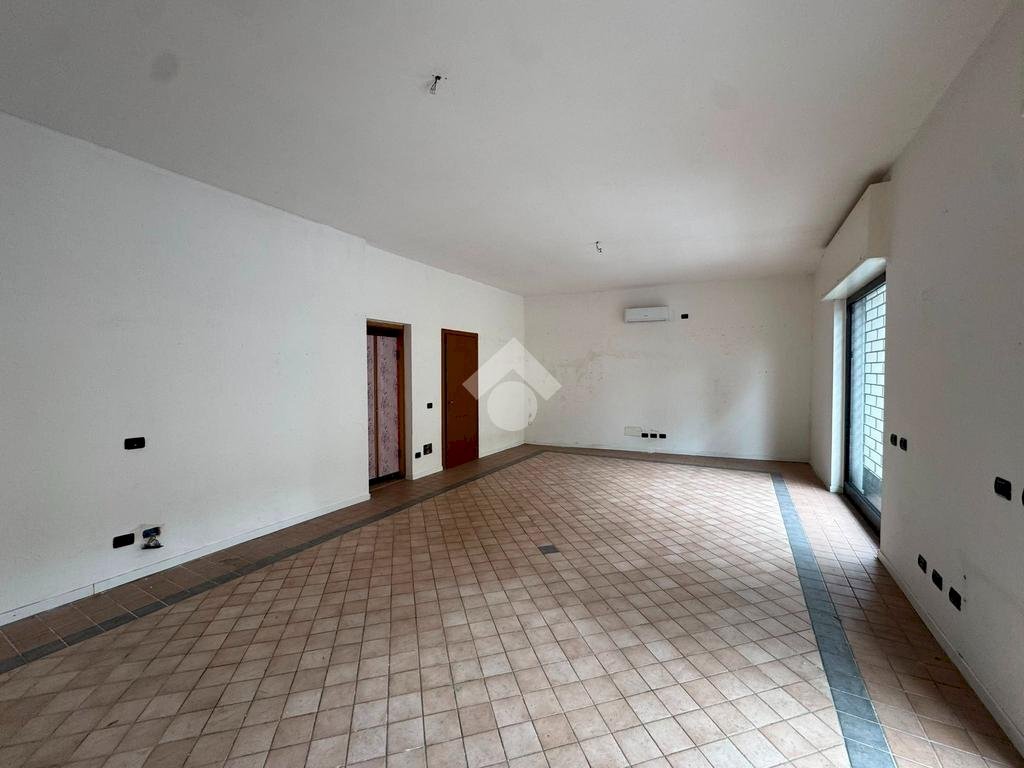 Shop Via Della Riotta, Novara - photo 1