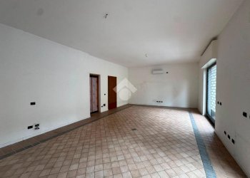 Negozio Via Della Riotta, Novara - foto 1