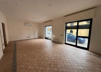 Negozio Via Della Riotta, Novara - foto 2