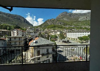 Quadrilocale Via Emilio Chanoux, 176A, Chatillon - foto 2