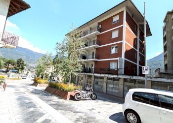 Trilocale Via Emilio Chanoux, 176A, Chatillon - foto 2