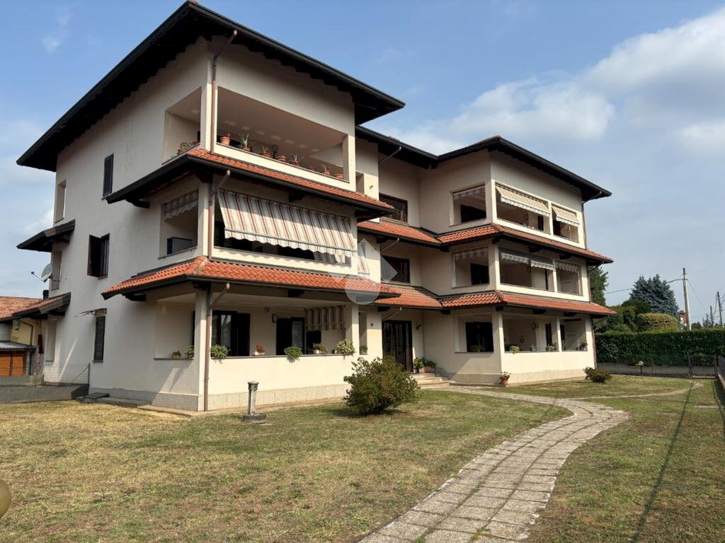 Three-room apartment Via quara, Pombia - photo 1