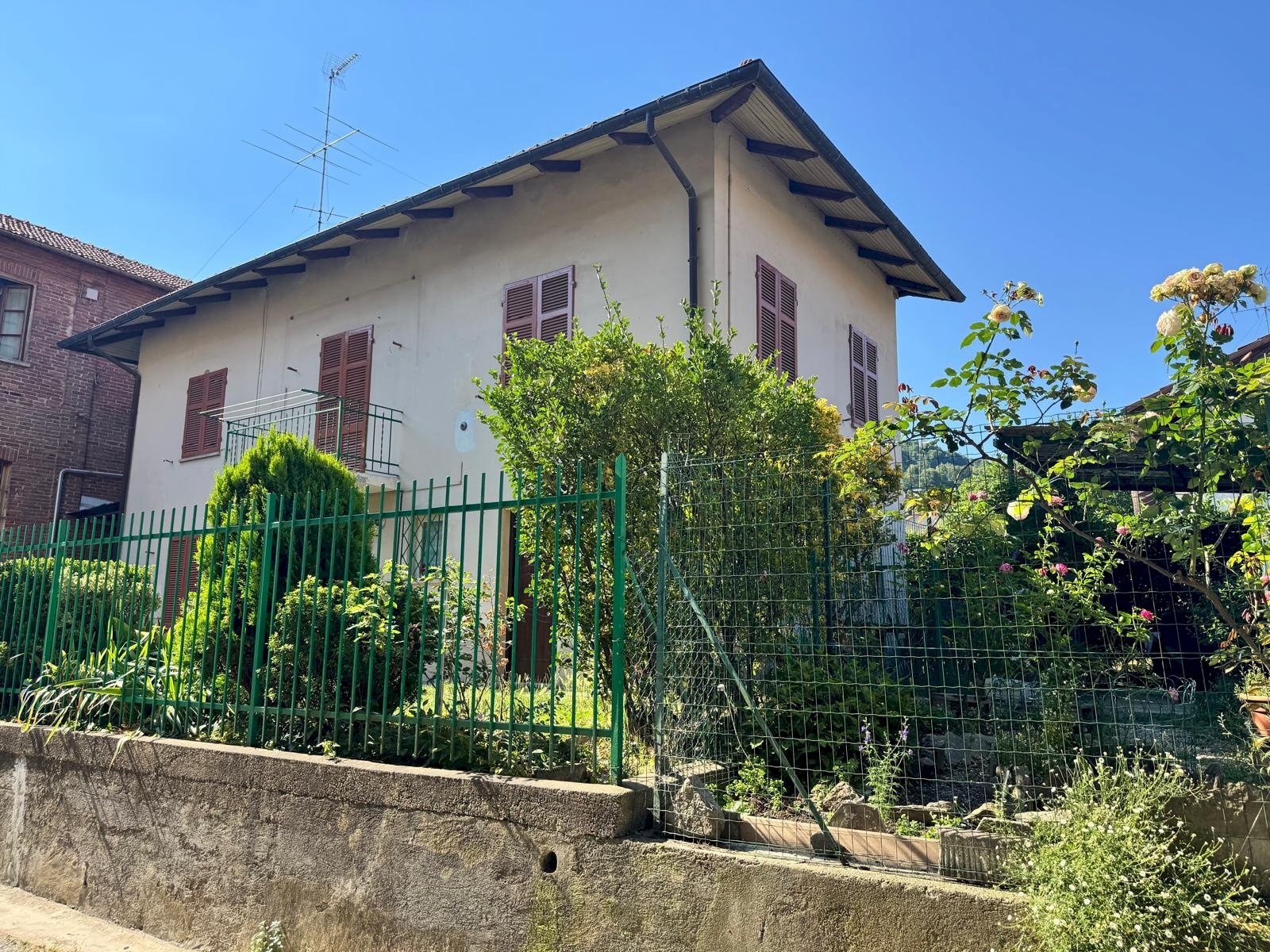 Casa indipendente via Arnaud, 28, Torre Pellice - foto 1