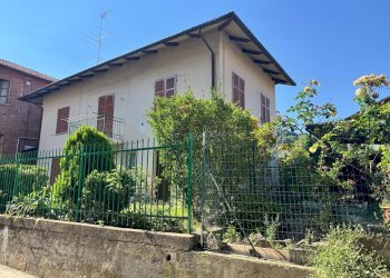 Casa indipendente via Arnaud, 28, Torre Pellice - foto 1
