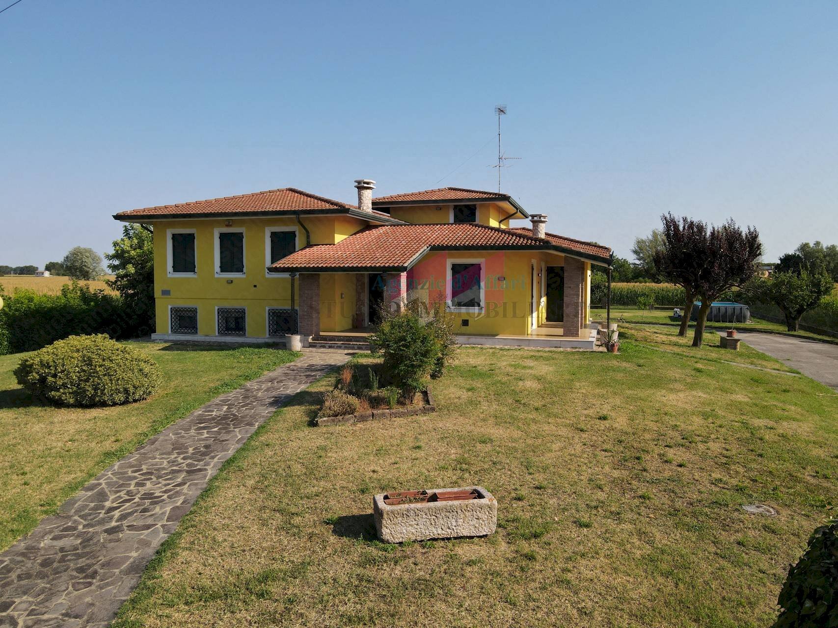 Foto 1 - Villa Via Garibaldi
 
782, Bergantino - photo 1