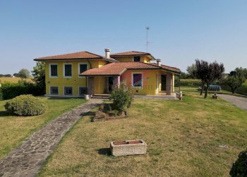 Foto 1 - Villa Via Garibaldi
 
782, Bergantino - photo 1