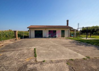 Foto 22 - Villa Via Garibaldi
 
782, Bergantino - photo 22