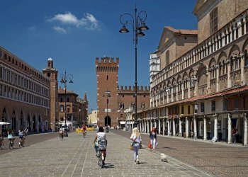 Foto 1 - Attività Commerciale Piazza Trento E Trieste, Ferrara - foto 1