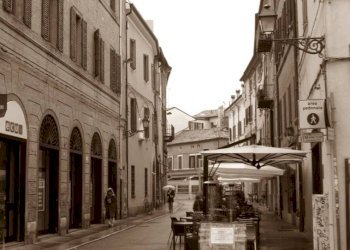 Foto 2 - Attività Commerciale Piazza Trento E Trieste, Ferrara - foto 2