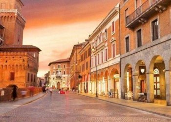Foto 4 - Attività Commerciale Piazza Trento E Trieste, Ferrara - foto 4